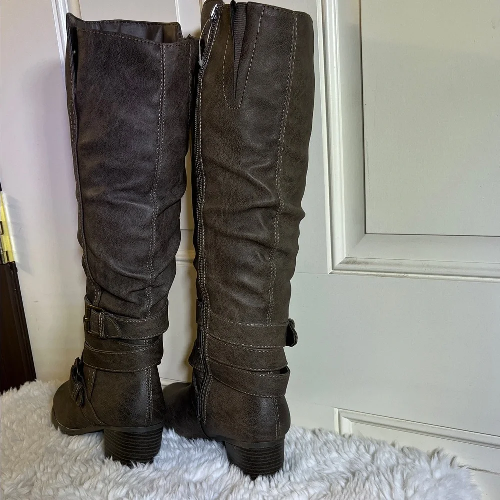 Elegant Over the Knee Brown Boots - Picture 4 of 16